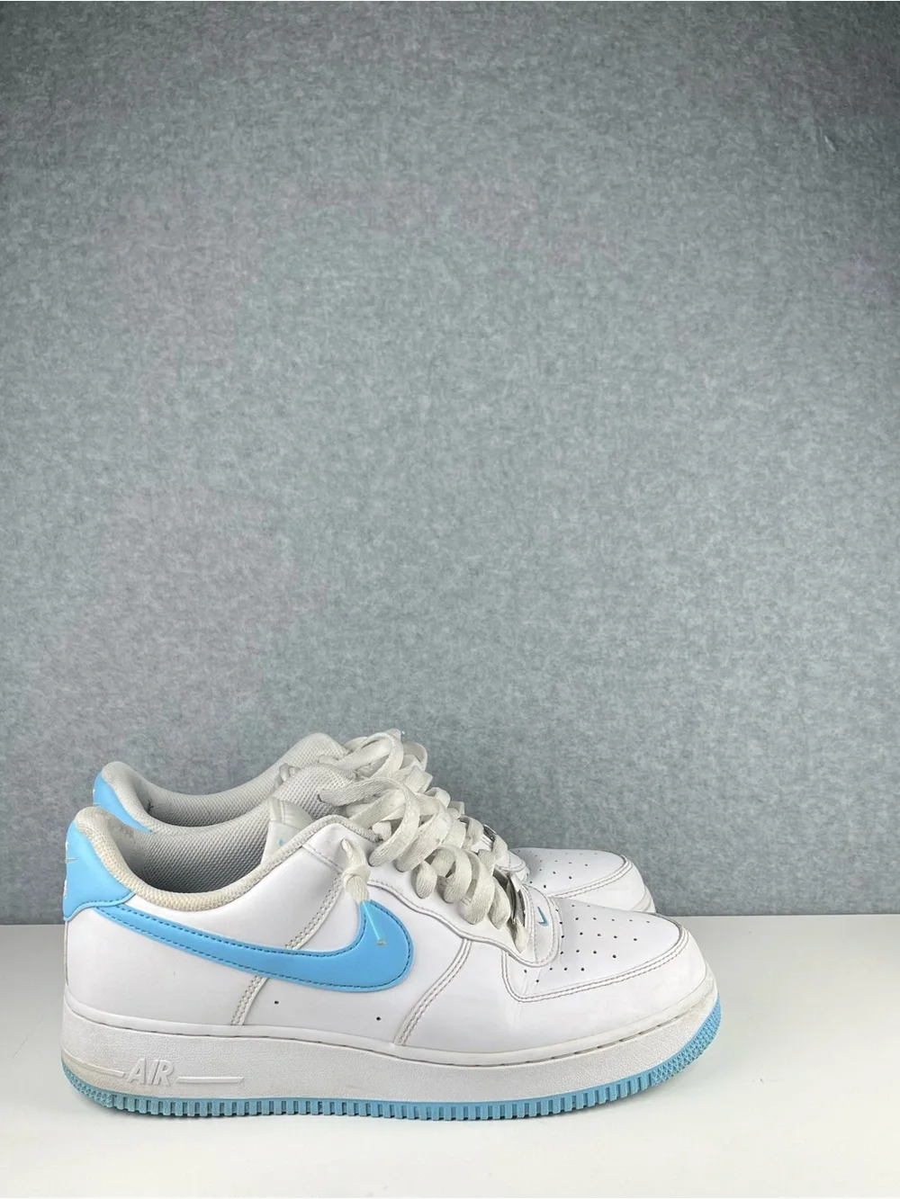 Nike Low-Top White/ Light Blue Sneakers with Light Blue Swoosh
